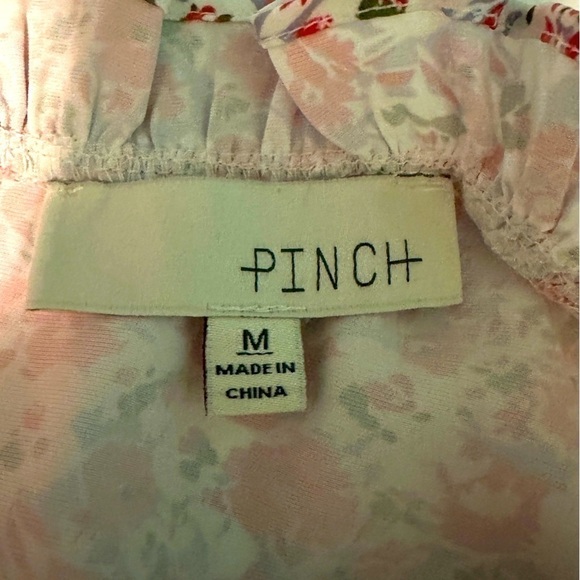 Pinch top with high neckline and ruffle sleeves - Picture 4 of 5